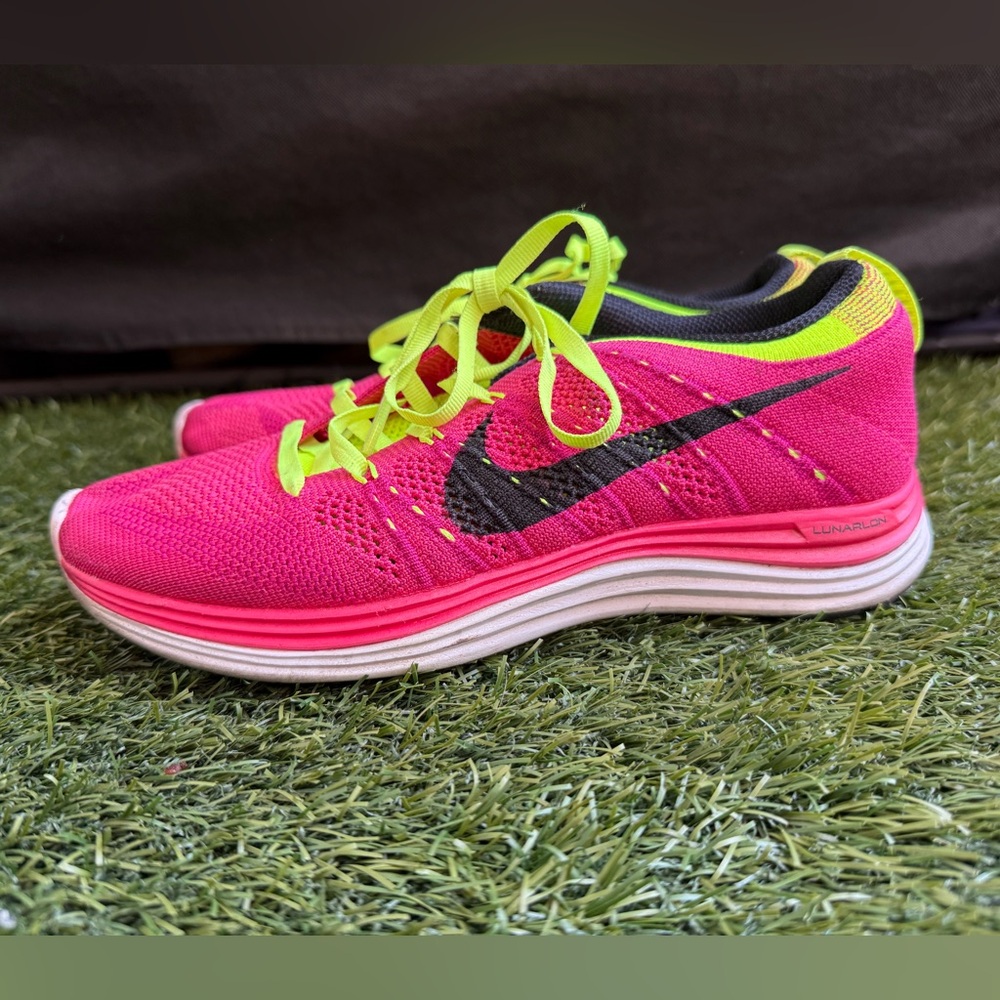Flyknit pink Nike Lunarlon. Size US 6.5.